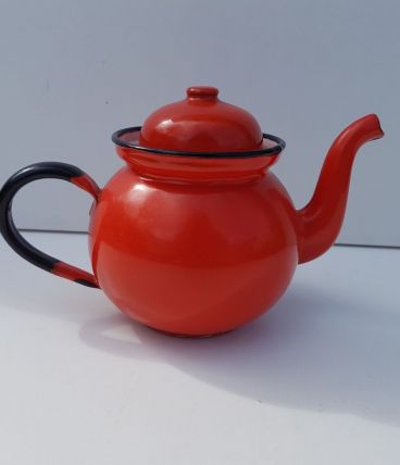 Théière émaillée rouge 