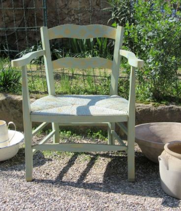 Magnifique fauteuil provençal peint à la main en bois et pai