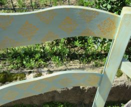 Magnifique fauteuil provençal peint à la main en bois et pai