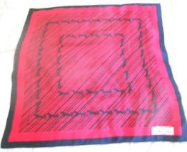 FOULARD PIERRE CARDIN NEUF 66 CM SOIE BORDEAUX ROUGE