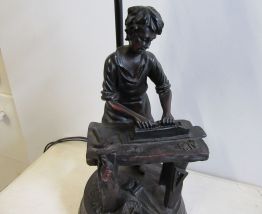 Lampe en métal, reproduction d'un métier d'antan, menuisier,