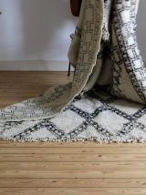 Grand tapis Beni ouarain vintage tissé main au Maroc 