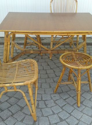 Ensemble table ,2 chaises et 2 tabourets  rotin