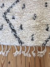 Tapis beni ouarain berbere tissé main au Maroc