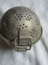 Boule a riz vintage en fer blanc