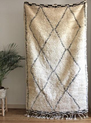 Tapis beni ouarain marmoucha tissé main au Maroc