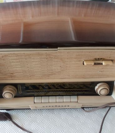 Ancien poste de radio Nordmende modèle Elektra