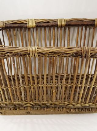 Ancien panier en osier avec des poignées du début du siècle