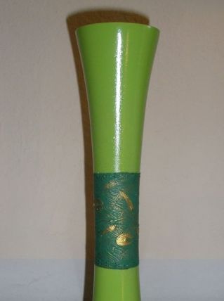Vase soliflore de 1975 en résine teintée