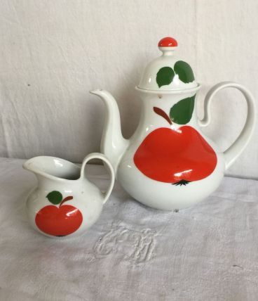 Service à cafe pomme rouge année 70