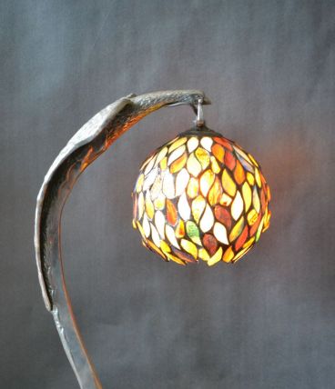 Lampe à poser aigle type Tiffany
