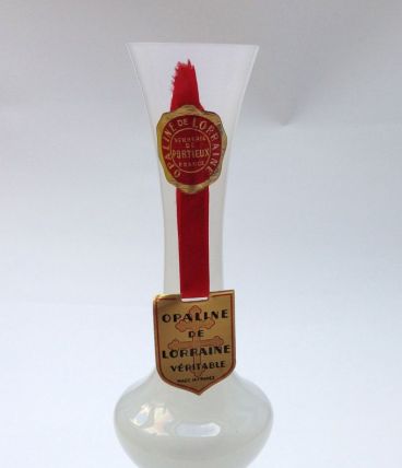 Vase soliflore en opaline