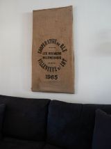 Sac en toile de jute 1965, monté sur cadre.