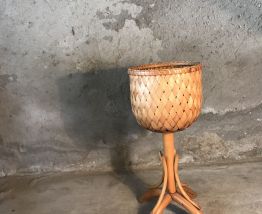 Baby porte plante en osier 100% vintage