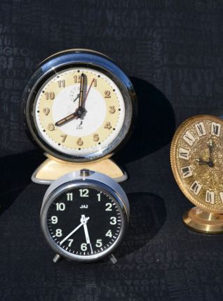Quatres Réveils vintage Jaz