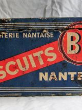 Boite fer Biscuiterie Nantaise BN vintage P cossé A Lotz and