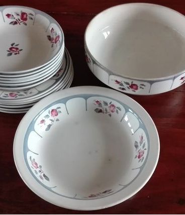 Service assiettes ancien bon état