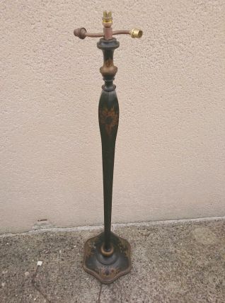 Lampadaire période Victorienne en bois laqué à décor chinois