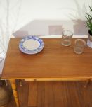 Table ancienne en bois massif naturel aux pieds tournés