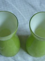 2 petits vases diabolo en verre vert