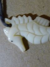 Pendentif Hippocampe en corne