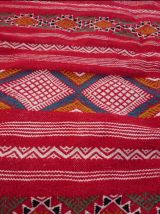 Tapis rouge berbère fait à la main 
