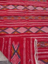 Tapis rouge berbère fait à la main 