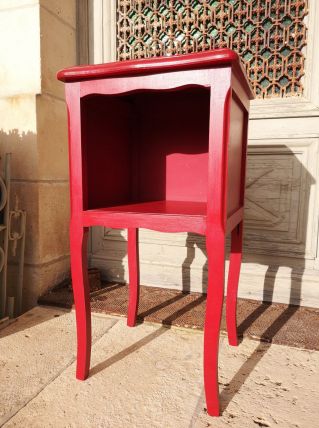 Table de chevet rouge