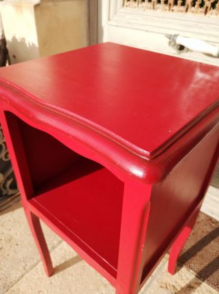 Table de chevet rouge
