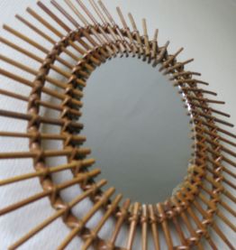 Superbe miroir soleil oval d'époque en rotin 60s
