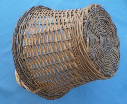 panier de  culture  ancien  en rotin, vintage