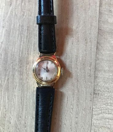 VINTAGE 1957 Jolie montre femme Plaqué or