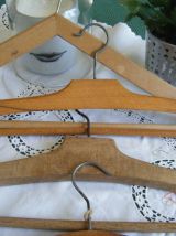 Anciens porte-manteaux en bois formes diverses