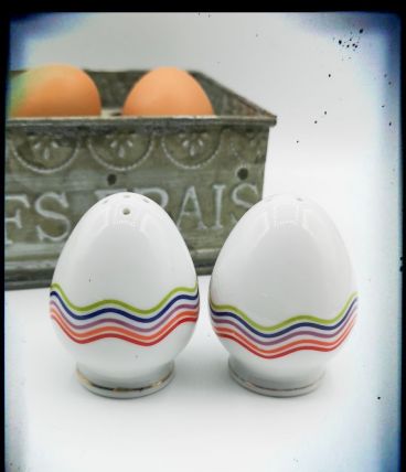 Salière et poivrière oeufs porcelaine