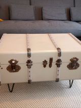 malle cintrée : relookée table basse ou pied de lit