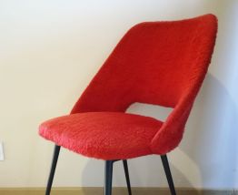 Chaise cocktail moumoute rouge