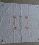 Petite nappe en coton ajourée et brodée