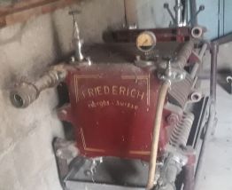 ancienne pompe a filtrer le vin