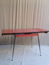 TABLE VINTAGE EN FORMICA ROUGE