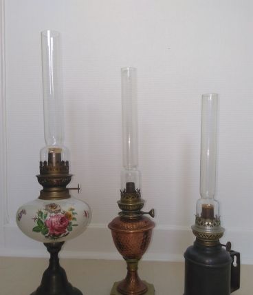 LAMPES A PETROLE ET LAMPE TEMPETE