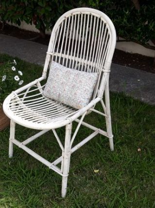Chaise en rotin blanche