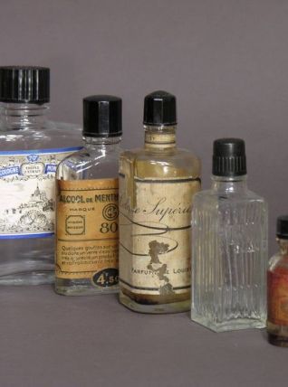 Petite Collection de Bouteilles Anciennes de Lotion Parfum 