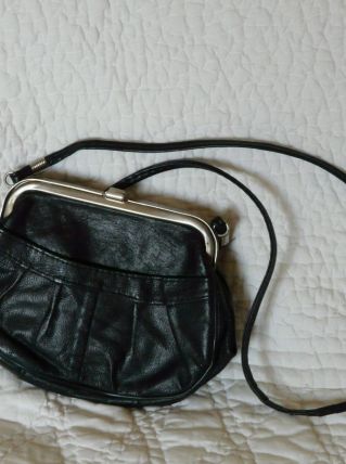 Petit sac à main noir vintage fermoir à l'ancienne 
