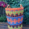 Panier en plastique tressé 
