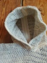 Pull bébé capuche laine beige &amp; écrue, fait main 3 à 6 mois