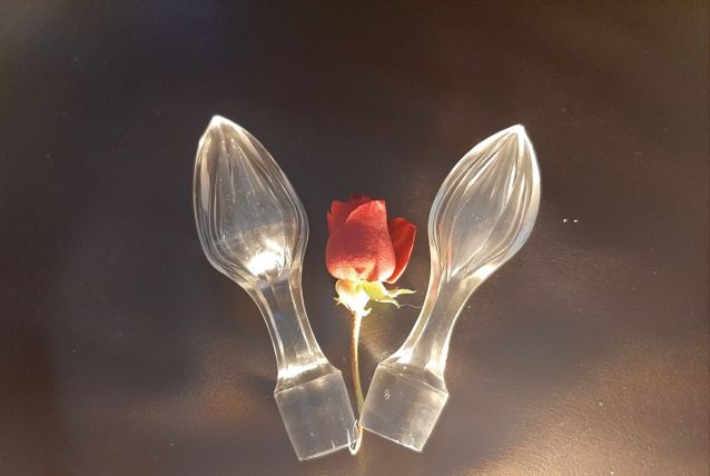 2 jolis bouchons de carafe en verre