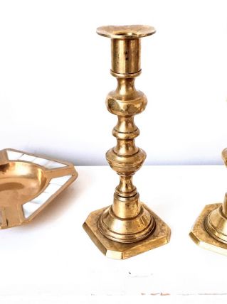 Paire de bougeoirs en laiton