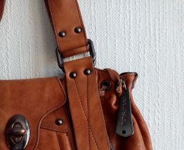Sac à main cuir style rétro impeccable 