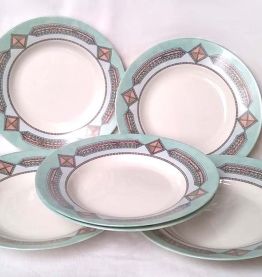 Assiettes Arcopal motif  ethnique - géométrique