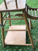 Chaise haute bébé 